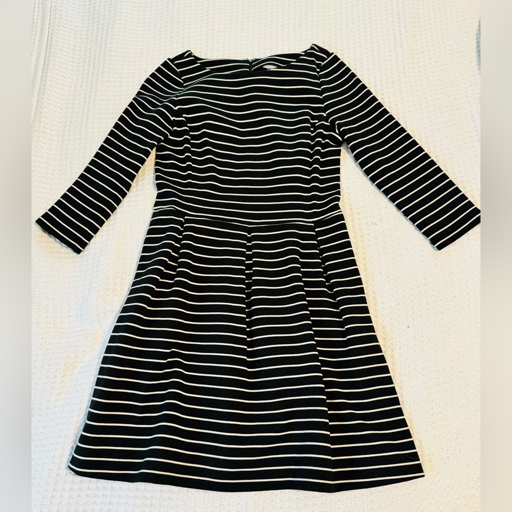 🌟 Like-New Banana Republic Striped Dress - Classic Black & White! 🌟